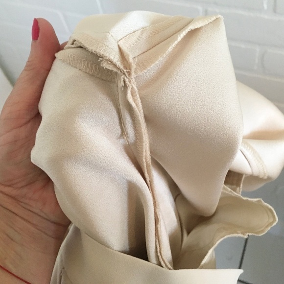 Aritzia Babaton Pants Full lenght Cream Minimalist Old Money Darted Pockets Sz 4 - Picture 14 of 14